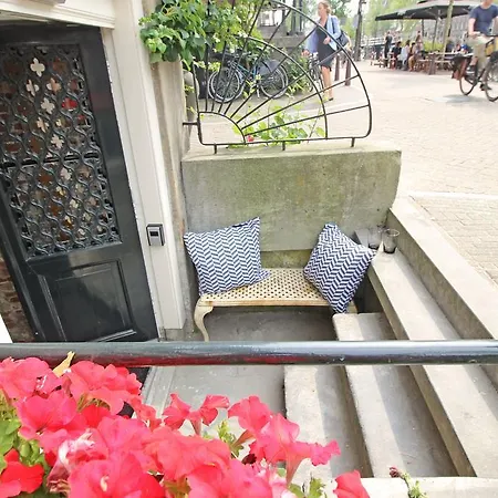 Renovated Studio In Canal House Bed & Breakfast 3*