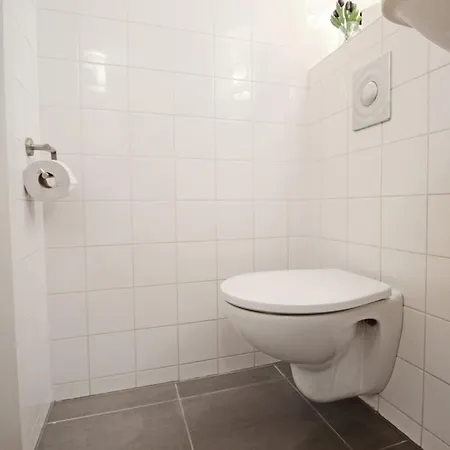 Renovated Studio In Canal House 3* 암스테르담
