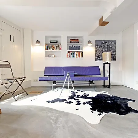 Renovated Studio In Canal House 3* 암스테르담
