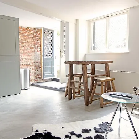 Renovated Studio In Canal House Amsterdam